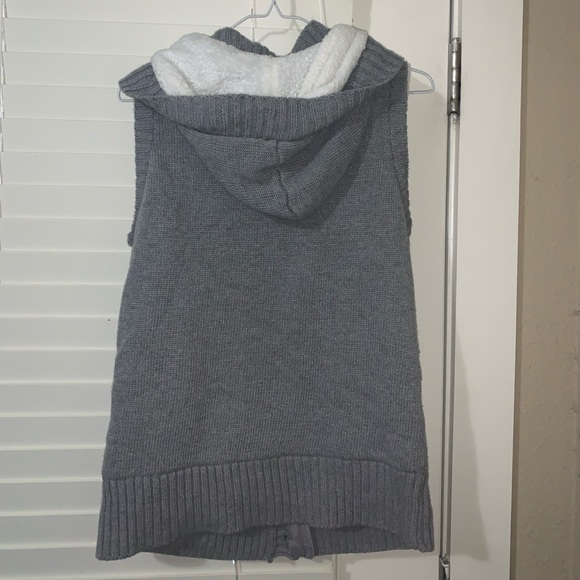 Vest - Picture 2 of 3